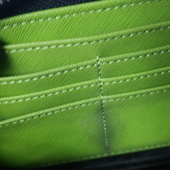 KENNETH COLE  REACTION  GREEN ZIP AROUND WALLET - Picture 8 of 8